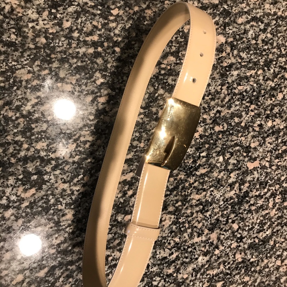 Gucci Cream Belt Sleek Design